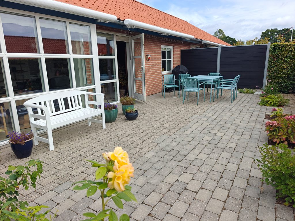services-01 oplus 11534336